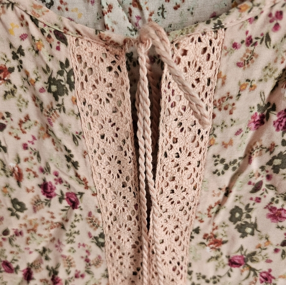 Tops - Picture 4 of 4